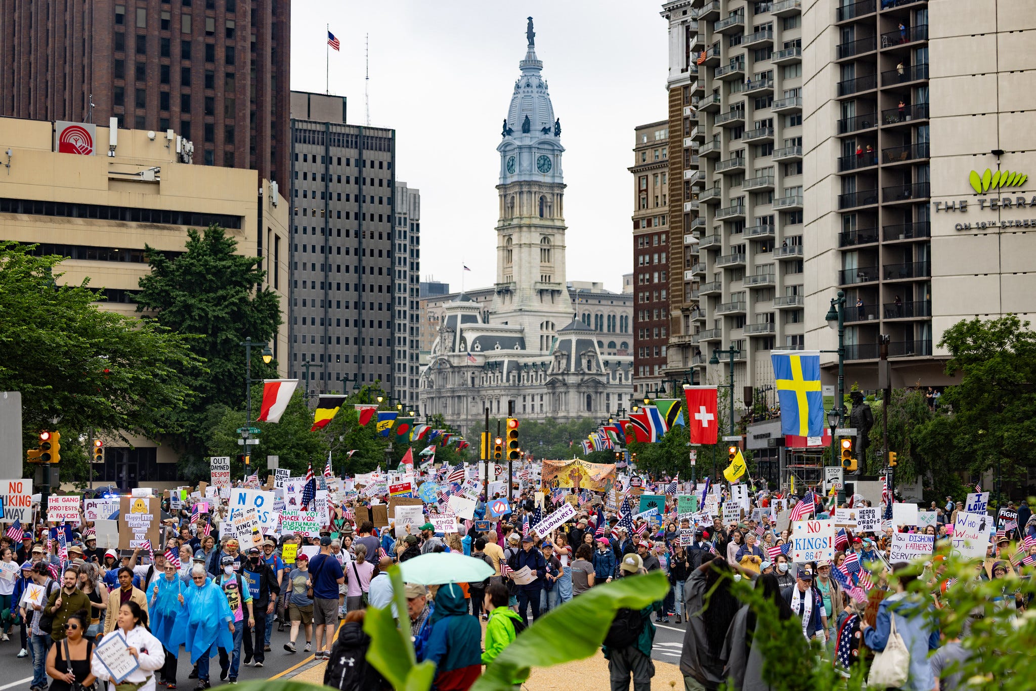 A crowd throngs a wide boulevard as Philadelphia City Hall looms in the background. Photo by Flickr user Rob Bulmahn: https://www.flickr.com/photos/rbulmahn/
