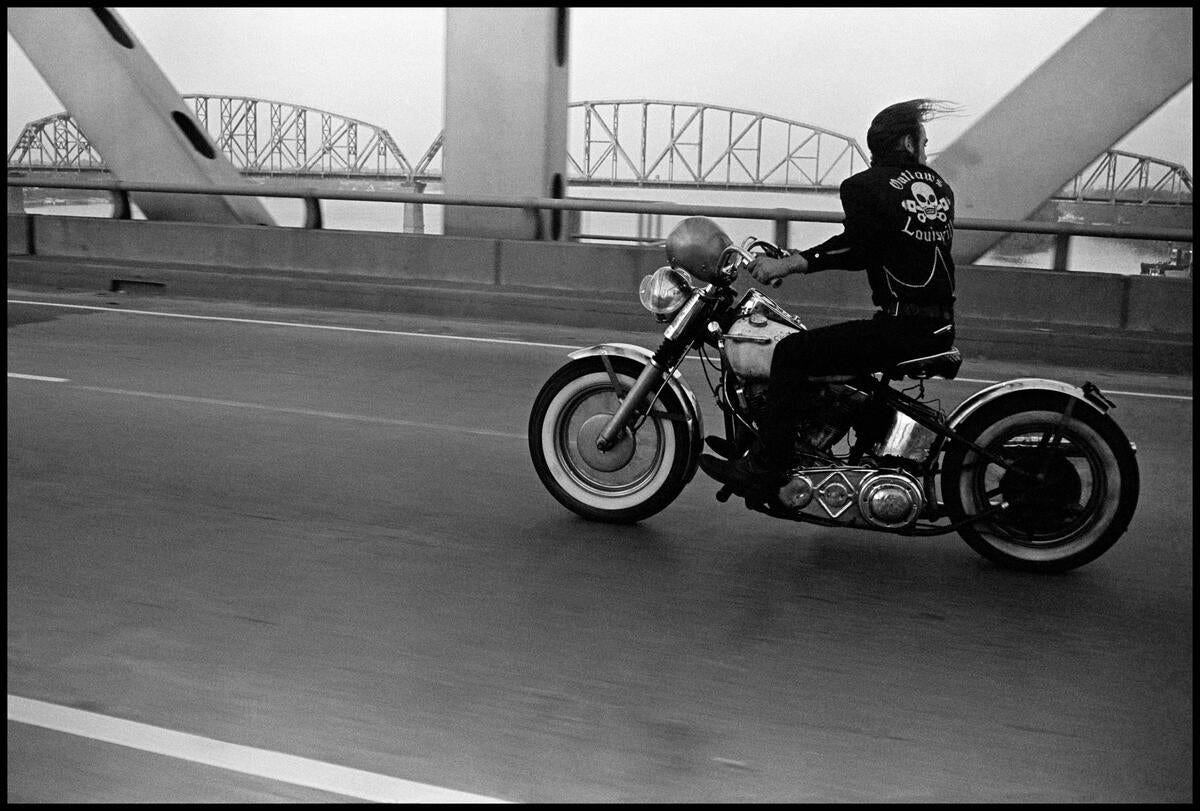 Crossing the Ohio. Kentucky, Louisville, USA, 1966 © Danny Lyon