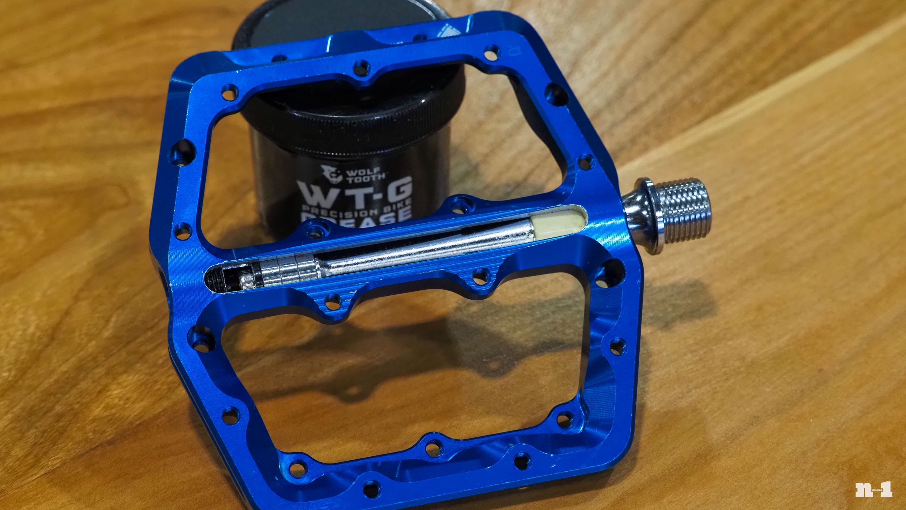 Wolf Tooth Components Waveform pedal axle cutaway