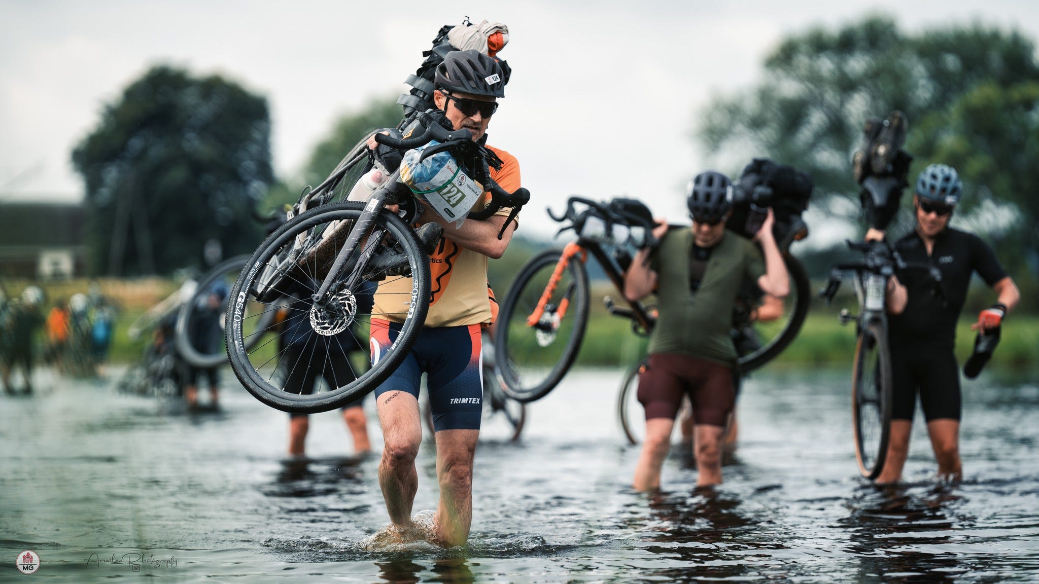 Może być zdjęciem przedstawiającym rower