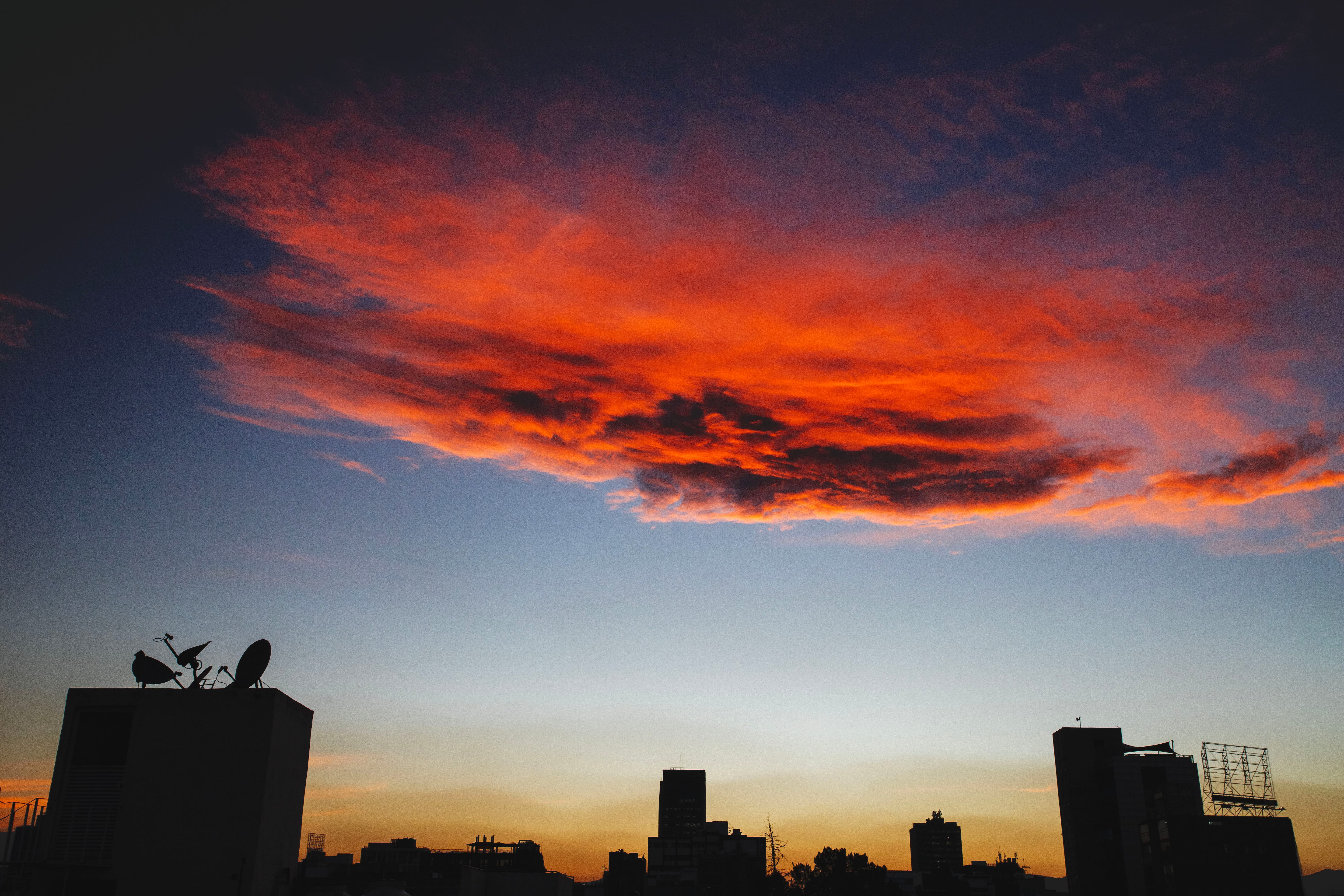 Twilight over one of the thousands rooftops in Ciudad de México. 