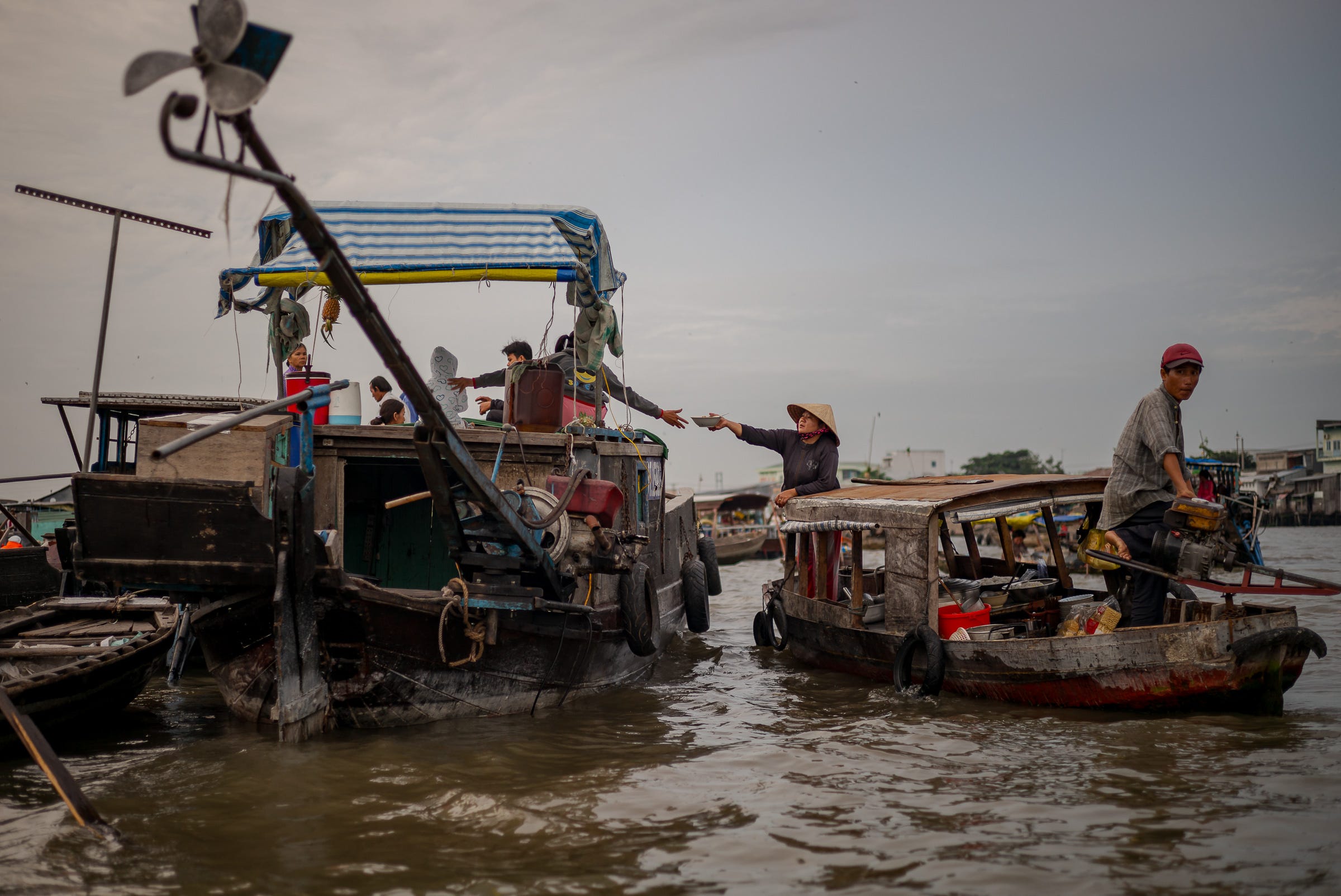 Early morning, Cai Rang Floating Market. 1/350, f/2, ISO200, 50mm