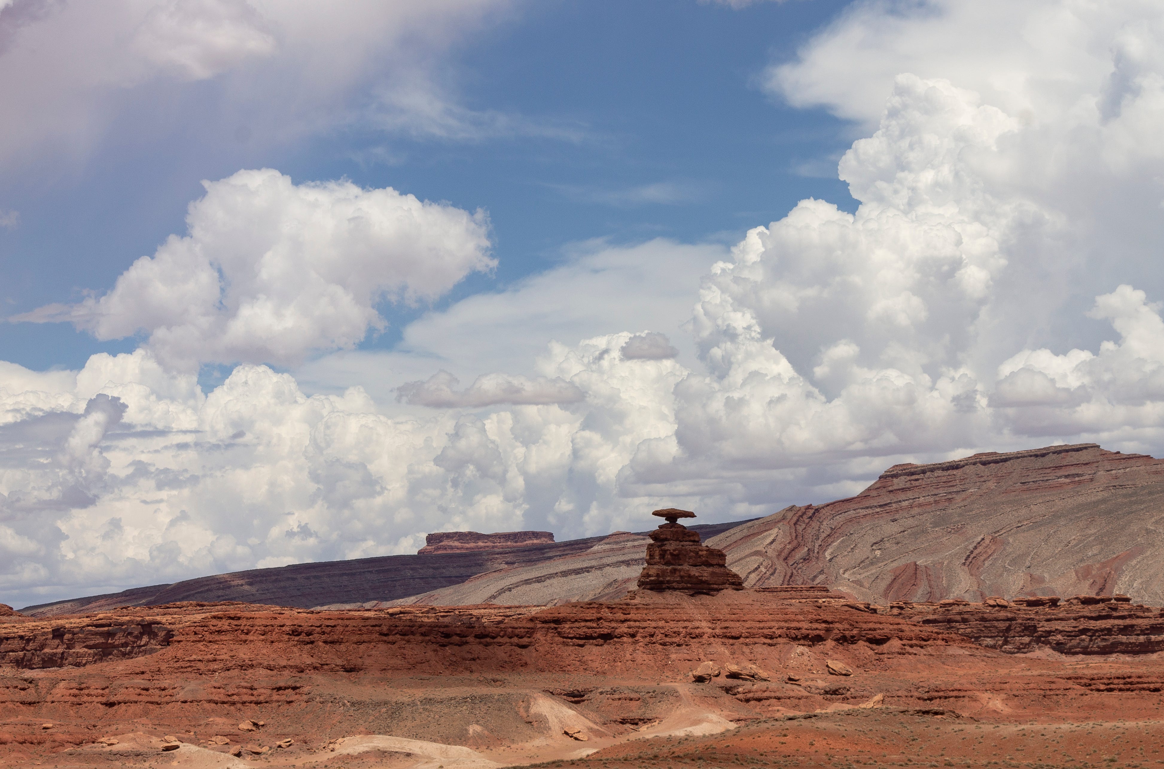 Luxury houseboat sinks on Lake Powell