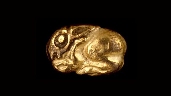 A small piece of gold shaped like a hare.