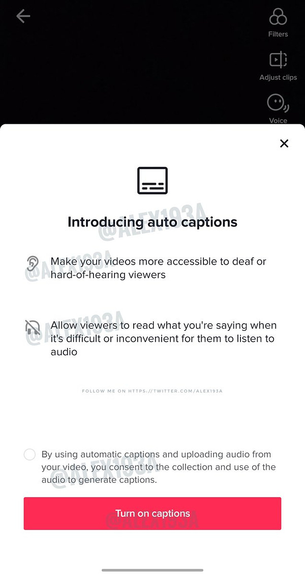 The image shows the introduction screen of the new feature.
The title is "Introducing auto captions".
It is explained that this feature is useful for people who are deaf or hard of hearing or when it is difficult to hear the audio of the video.