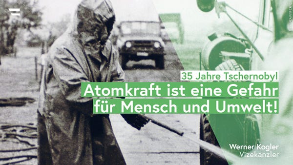 Foto eines Liquidators beim Dekontaminieren eines Fahrzeugs. Text: "35 Jahre Tschernobyl: Atomkraft ist eine Gefahr für Mensch und Umwelt!"