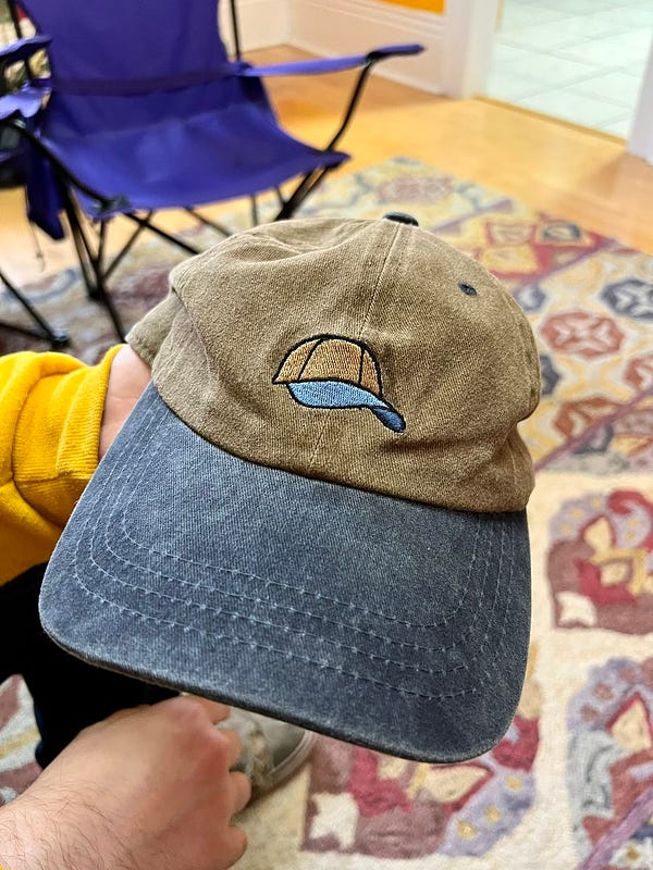 photo: a baseball cap with a picture of a hat on it