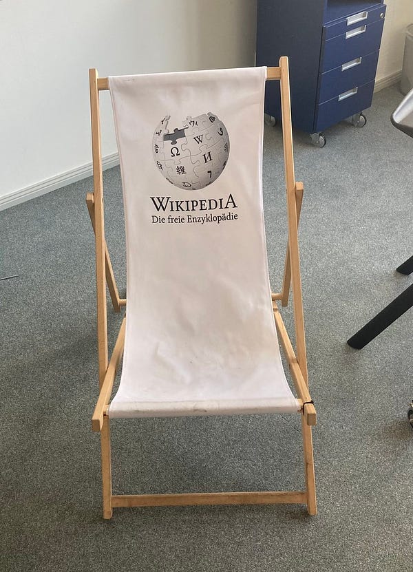 white beach chair with the wikipedia logo