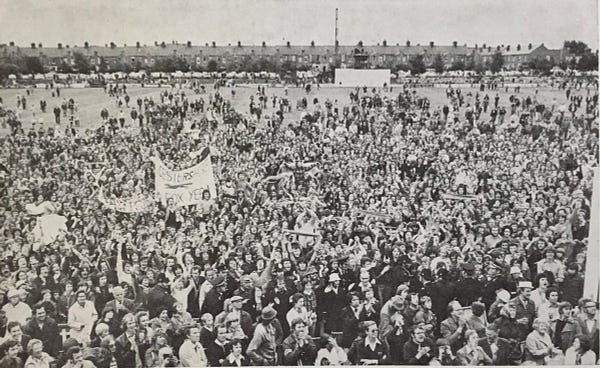 Scenes following @leicsccc winning the John Player League in 1977. Officially an attendance of 4,800. Most (including me) pictured here!