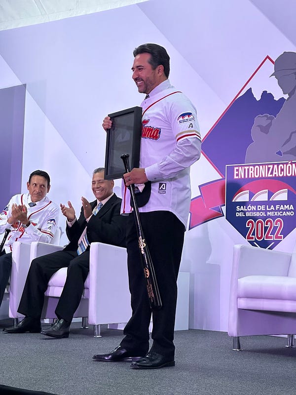 Vinny Castilla being inducted into the Mexican Baseball Hall of Fame (Salón de la Fama del Beisbol Profesional de México)
