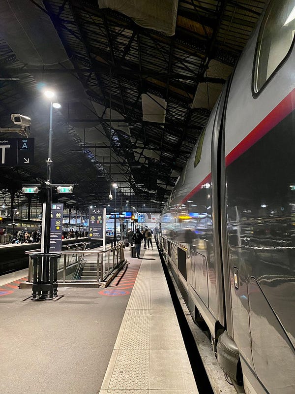 TGV Duplex à quai en gare de Paris Gare de Lyon