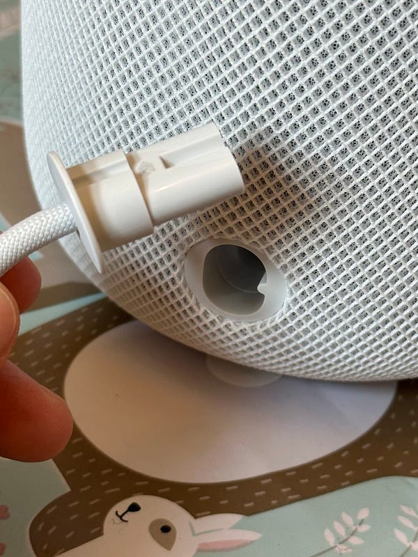 A HomePod removable power cable.