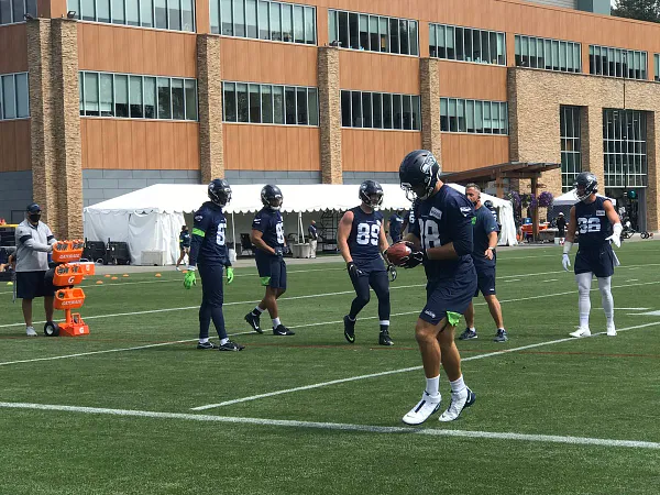 Jersey numbers for new Seahawks released, along with several changes for  returning players - Field Gulls