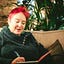 Helen Clare's avatar