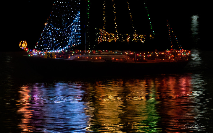 images from the Alameda-Oakland Lighted Yacht Parade