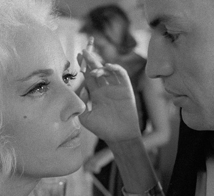 Na esquerda, o filme A Baía dos Anjos (1963), de Jacques Demy. Na direita, o filme Stars at Noon (2022), de Claire Denis.