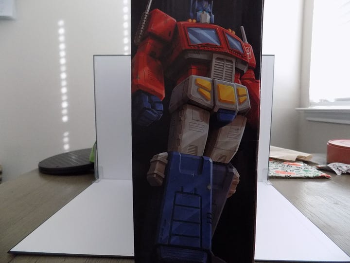 Pictures of the Studio Series 86 Optimus Prime Box