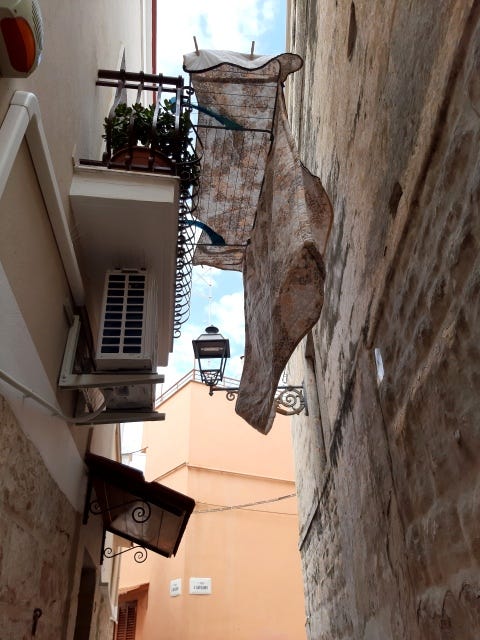 Andria, Puglia, centro storico: qui si transita solo in fila indiana!
