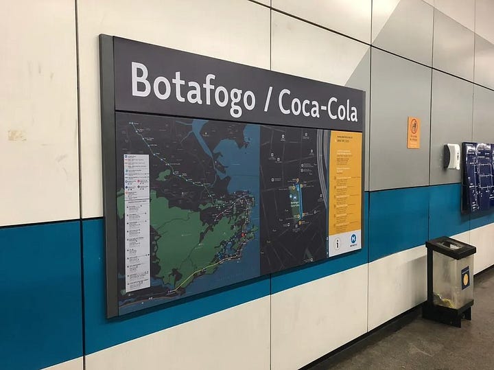 Placa da estação Morumbi-Claro da CPTM e da estação Botafogo/Coca-cola no Metrô