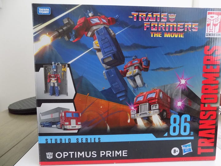 Pictures of the Studio Series 86 Optimus Prime Box