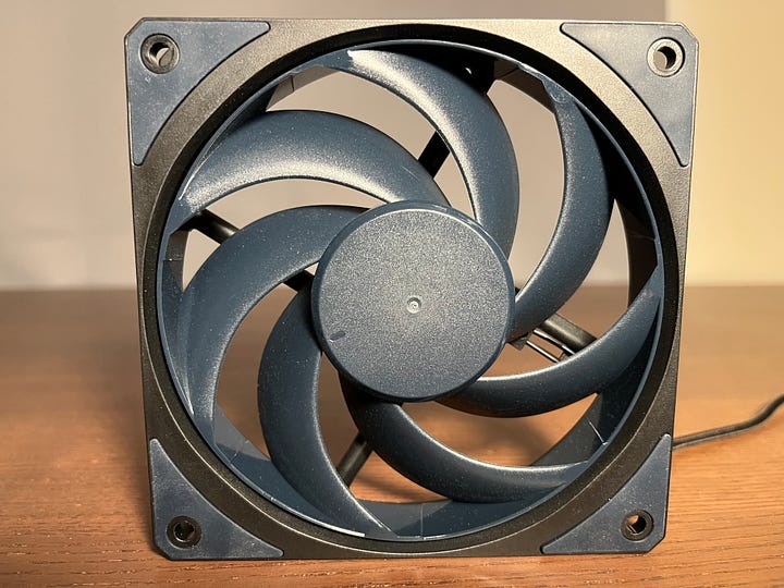 Cooler Master Mobius 120 Appearance