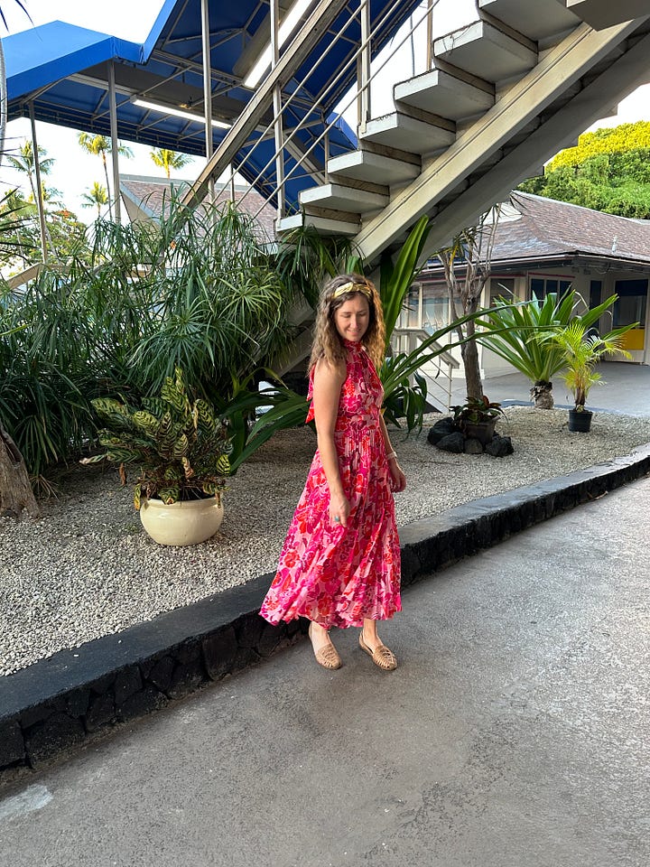 tropical dress, Hawaii outfits, travel style, sustainable style