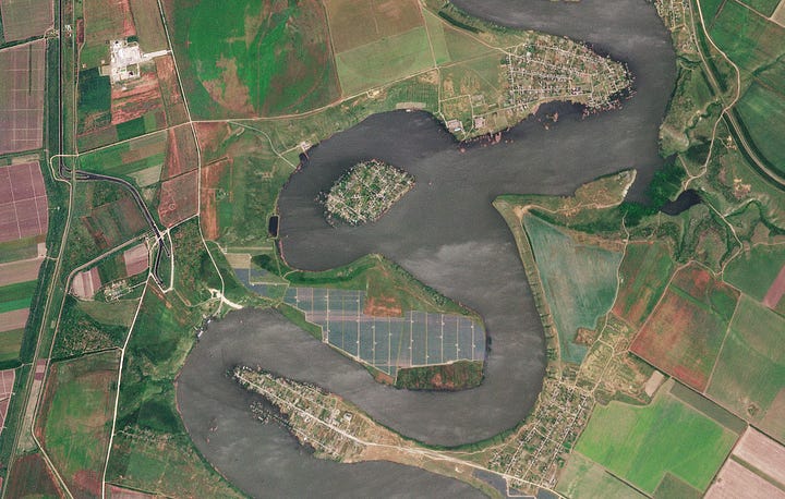 Satellite images of Afanasiivka on before (5 June) and after (9 June) of the destruction of Kakhovka Dam