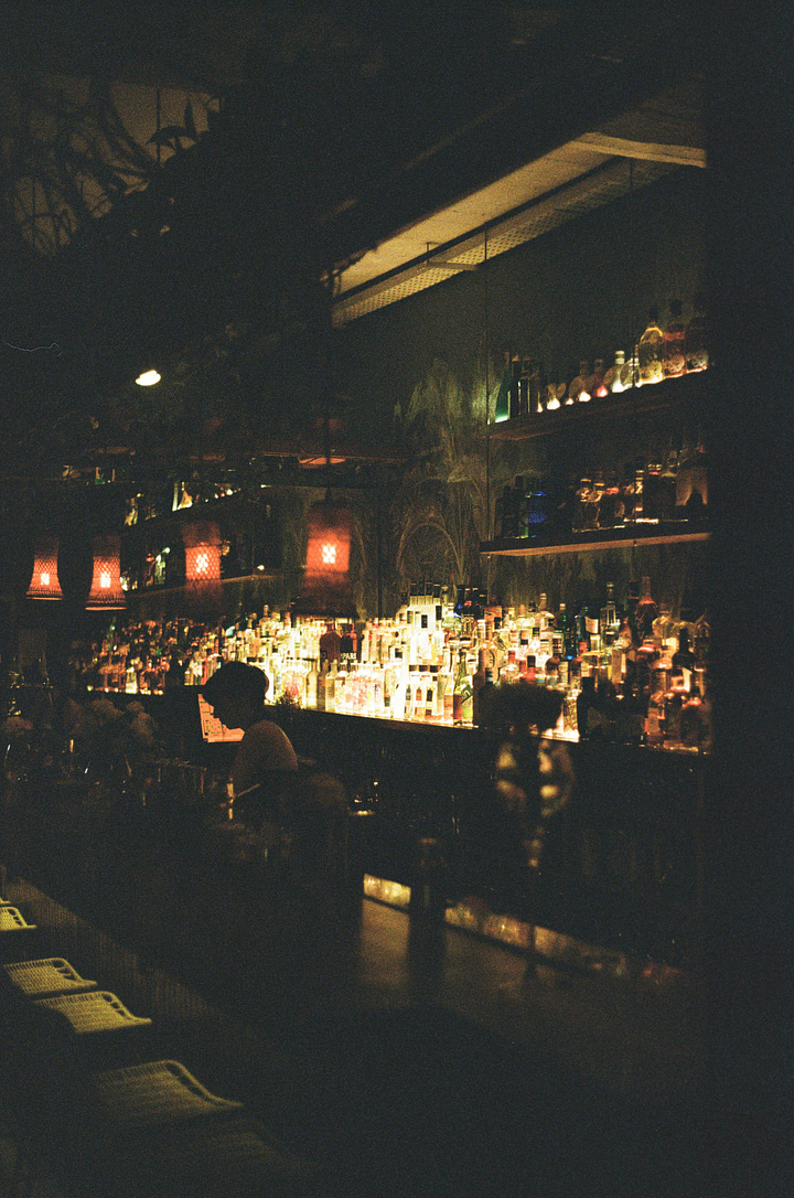 Flourescent 'Viva La Vida' sign. Late Night Bar. Photos by Davidson Luna and Gabriel Reis via Unsplash.