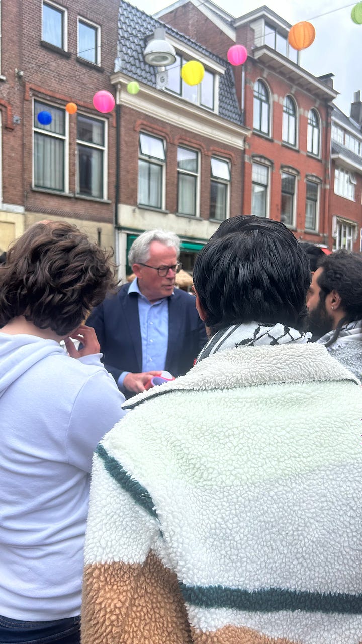 Mayor visits encampment at University of Groningen to assess the situaion and safety concerns