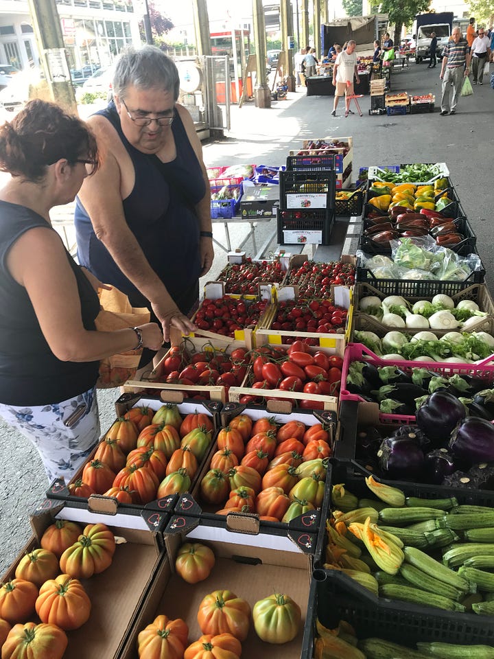 Images of a weekly Italian market, with lots of fresh produce and life