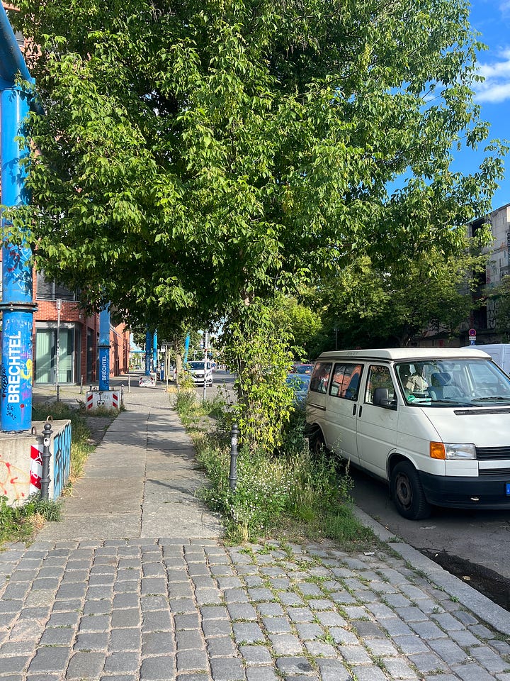 Image of the last of us game next to berlin city streets in summer