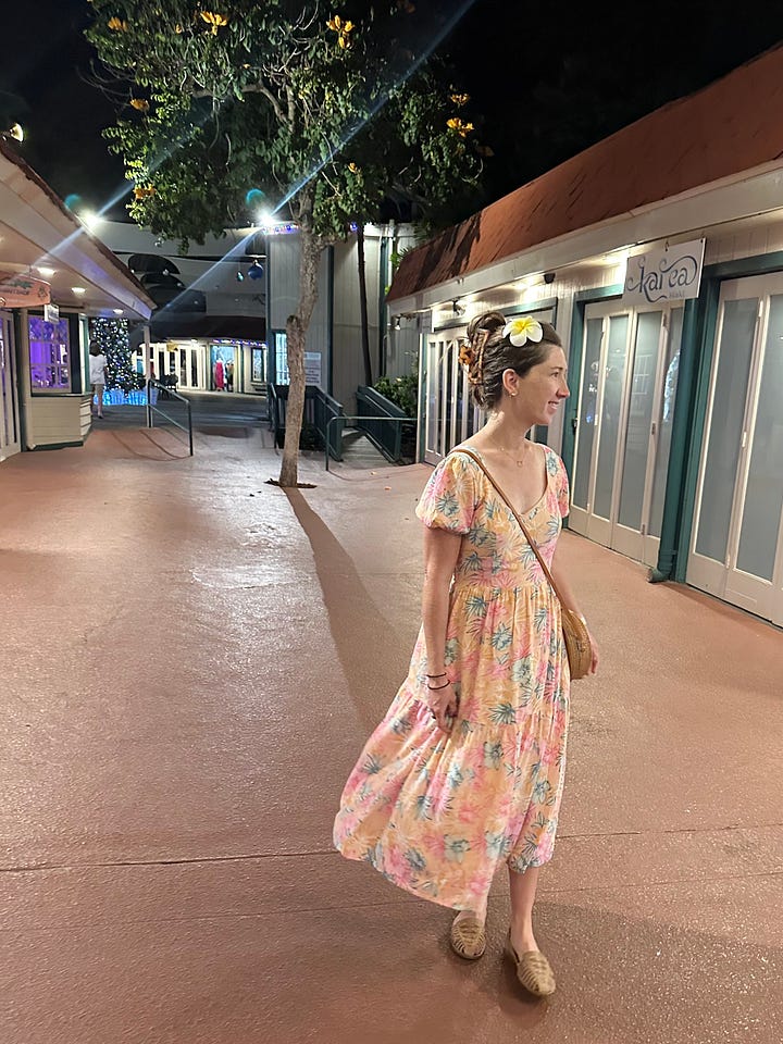 tropical dress, Hawaii outfits, travel style, sustainable style