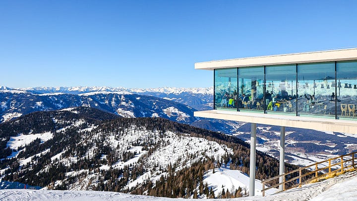 AlpINN overlooks the Alps with panoramic views. 