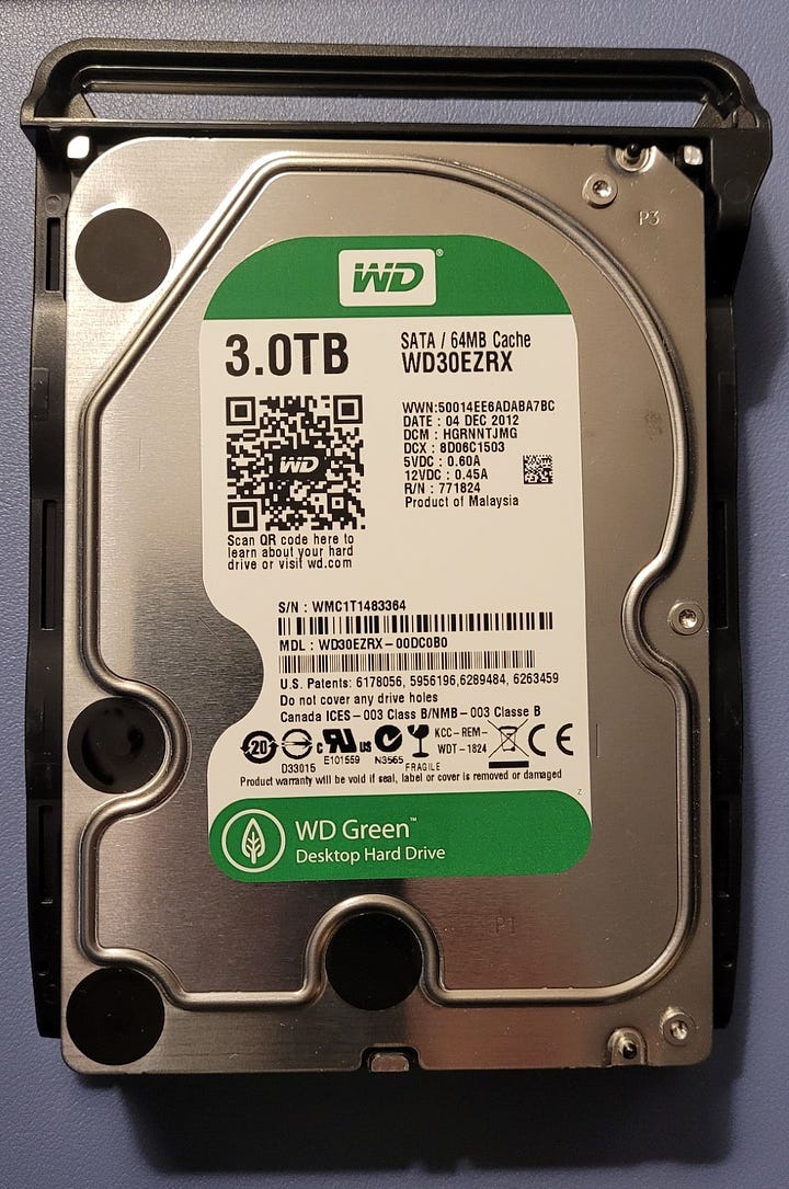 A few details of the DS220+ NAS