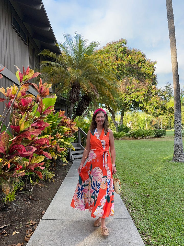 tropical dress, Hawaii outfits, travel style, sustainable style