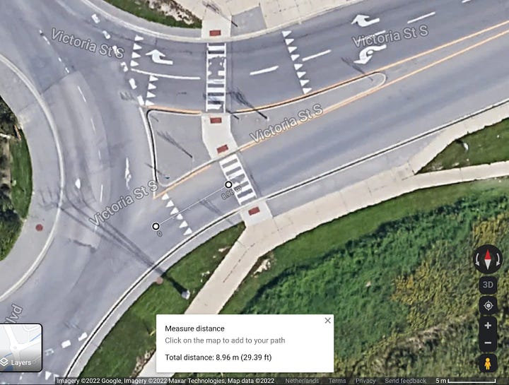 The left image shows a typical North American roundabout where crossings are almost 9 meters from the circle. The right image shows a Dutch roundabout where the crossing is 5 meters from the circle.