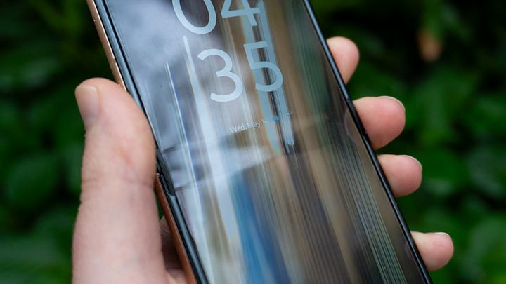 Moto Razr Ultra display crease
