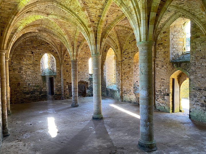 Battle of Hastings battlefield and Monks Common Room at Battle Abbey