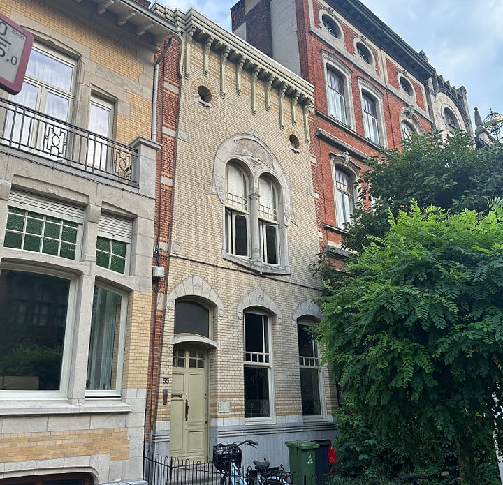 Images of houses on Cogels-Osylei in Antwerp.