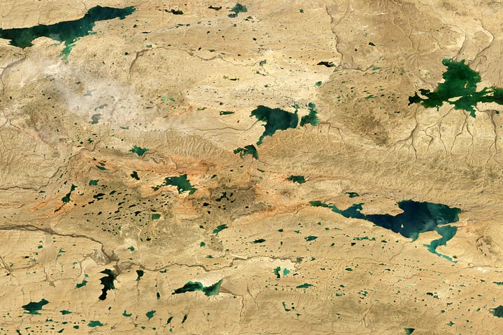  Satellite images of northern Tibetan Plateau in 1994 (left) and 2024 (right)