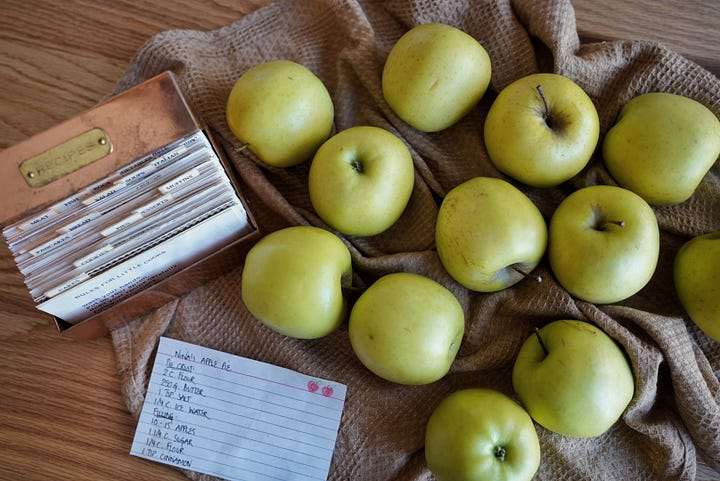 Apple peeling for apple pies 