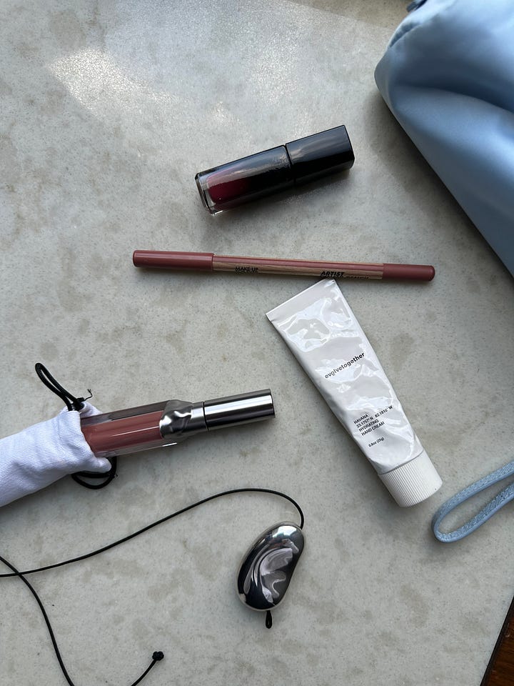 what's in my makeup pouch