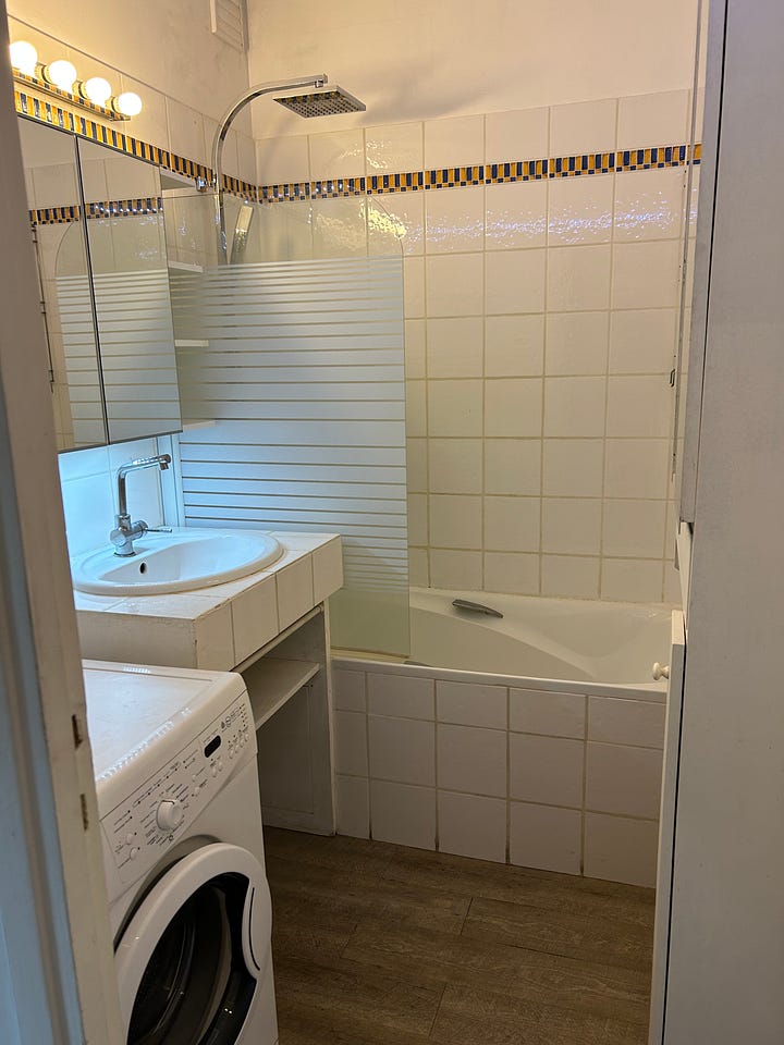 Before and after photos of a bathroom remodel in Paris