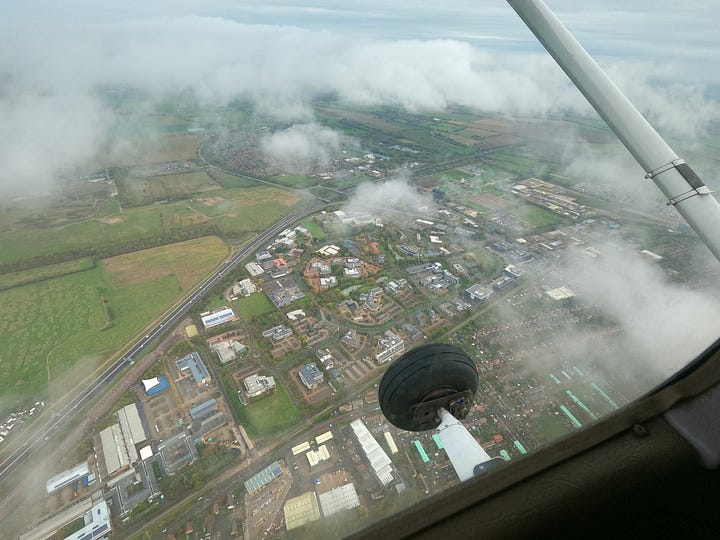 Φωτογραφίες μέσα από το Cessna 172 και από το έδαφος κατά τη διάρκεια της πτήσης.