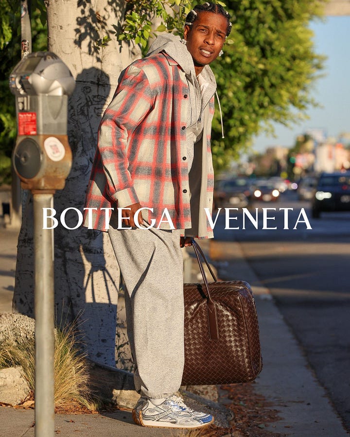 Costume Loewe e campagna Bottega Veneta