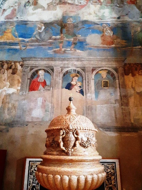 Duomo di Modena, illuminato di sera e con splendide decorazionii all'interno, affreschi e mosaici