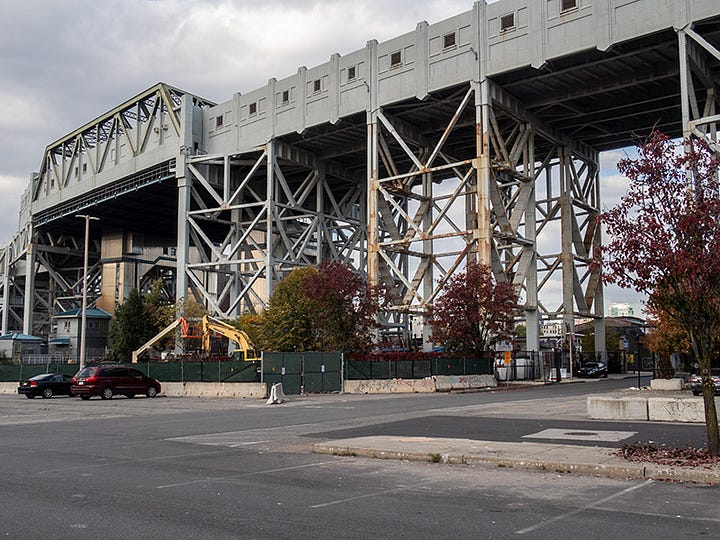 photos of the elevated subway at Smith & 9th St ©Steve Butcher 2023