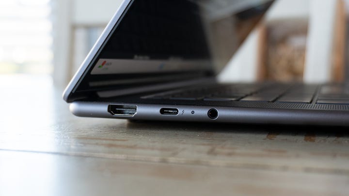 Lenovo Yoga Slim 7i Aura Edition review design