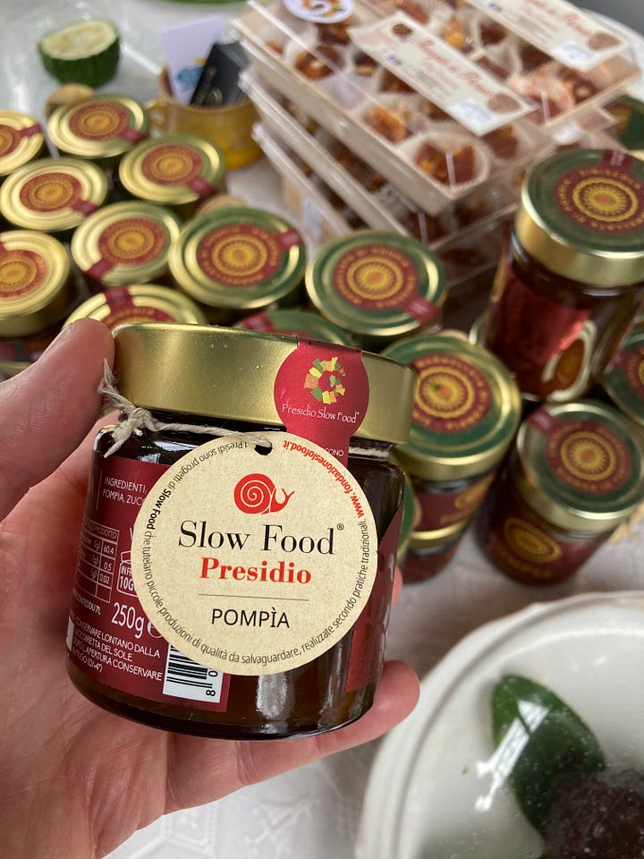 Pictures of Sardinian farmers holding a pompìa fruit, jars of the fruits marmalade, and a breakfast table with toast and a jar of pompìa