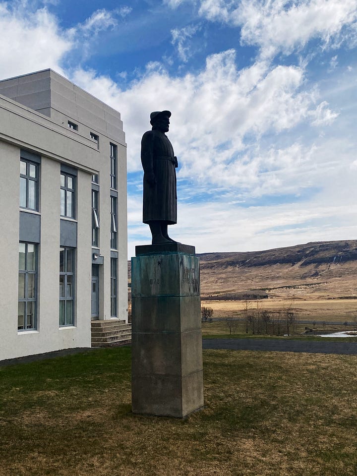 4 images showing scenes from Snorri Sturluson's museum and hot pool.  A statue of Snorri on a pedestal, the circular hot pool with a tiny pool house and a stone and earth horse pen with antlers above the entry.